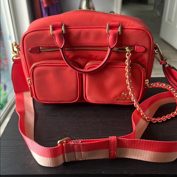 Michael Kors Handbags - Michael Kors Elliot Small Utility Camera Messenger bag